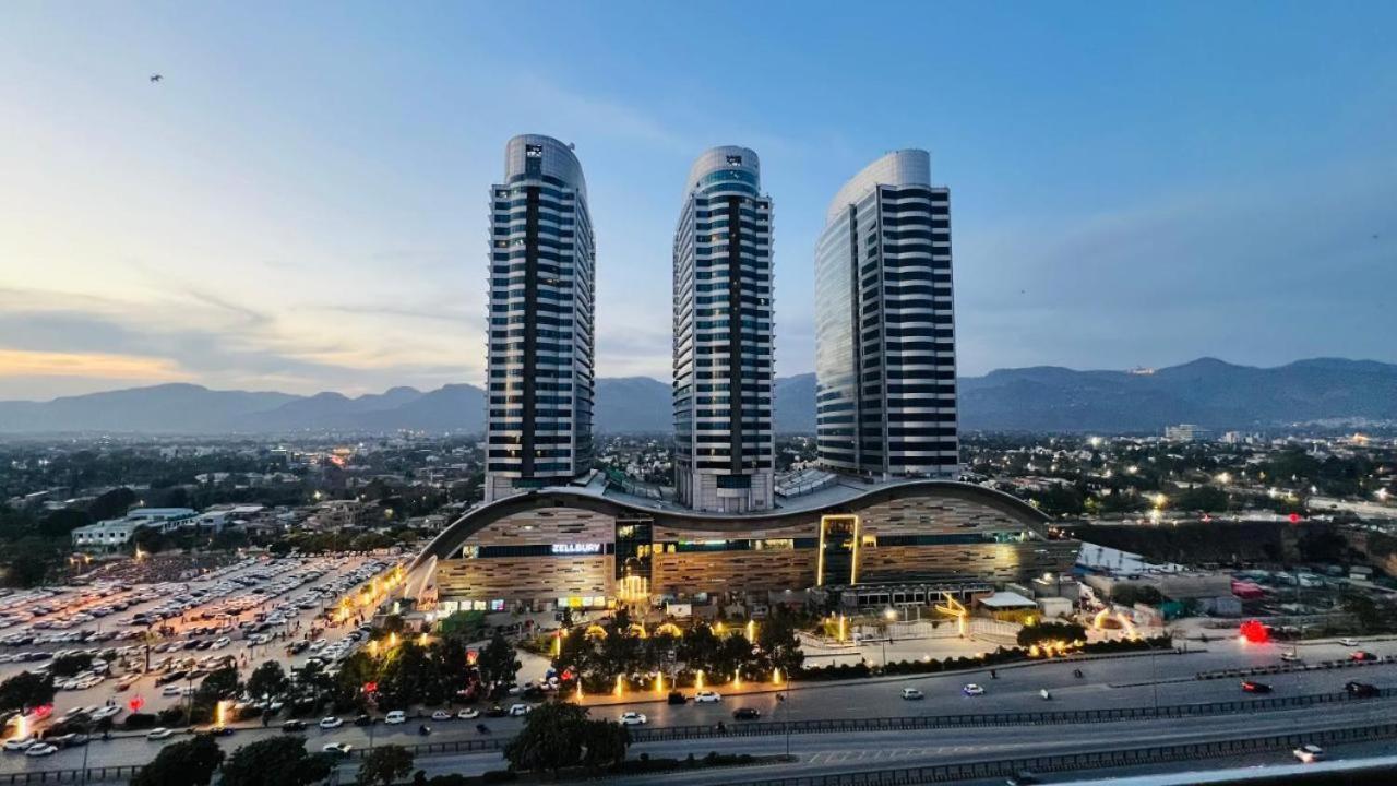 High Rise Presidential Suite In Elysium Opp Centaurus Islamabad Eksteriør billede