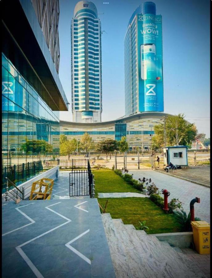 High Rise Presidential Suite In Elysium Opp Centaurus Islamabad Eksteriør billede